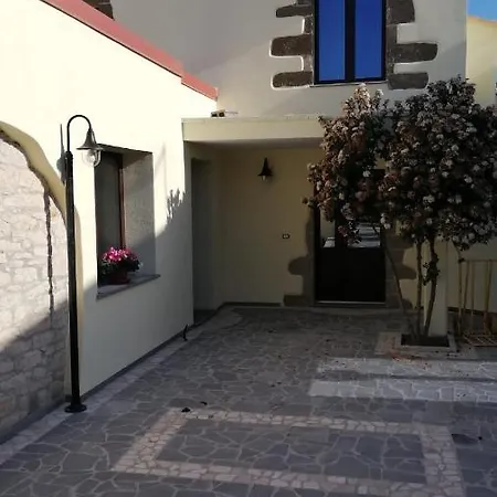 Casa Di Nonna Rosa E Nonno Ciccito Apartment *